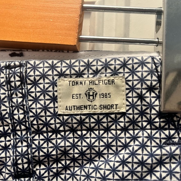 Tommy Hilfiger Chino Shorts - Picture 5 of 5